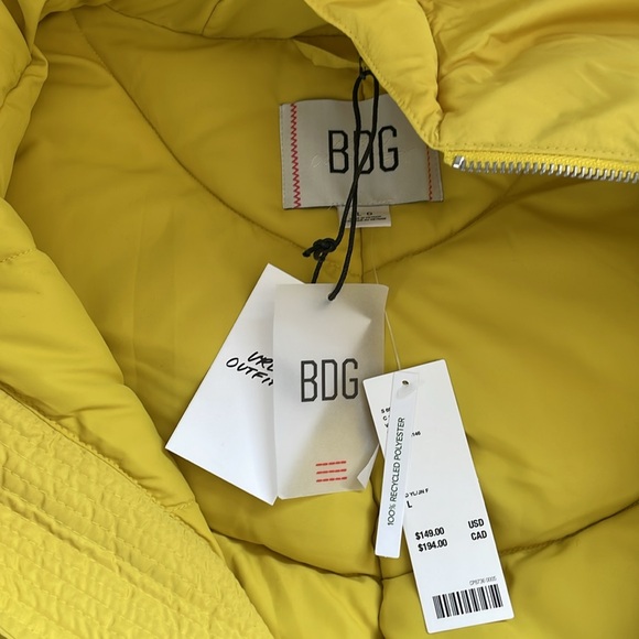 Urban Outfitters Brand New with a tag, puffer vest - Picture 2 of 6